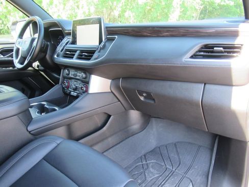 Used 2024 Chevrolet Tahoe Z71 w/ Luxury Package AWD/4WD image 11