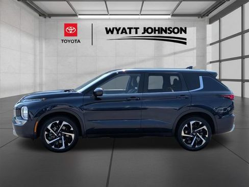 Used 2024 Mitsubishi Outlander SE AWD/4WD image 2