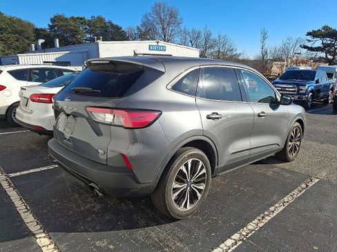 Certified 2022 Ford Escape SE w/ SE Sport Appearance Package image 3