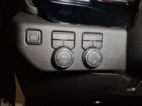 New 2026 GMC Sierra 1500 SLE AWD/4WD image 17