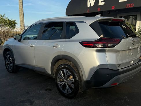 Used 2022 Nissan Rogue SV w/ SV Premium Package image 4