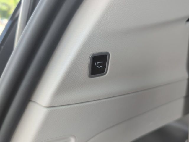 Used 2024 Chrysler Pacifica Touring-L FWD image 13