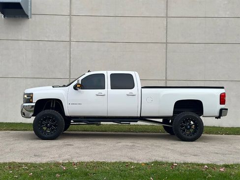 Used 2009 Chevrolet Silverado 3500 LTZ w/ Suspension Package, Off-Road image 6