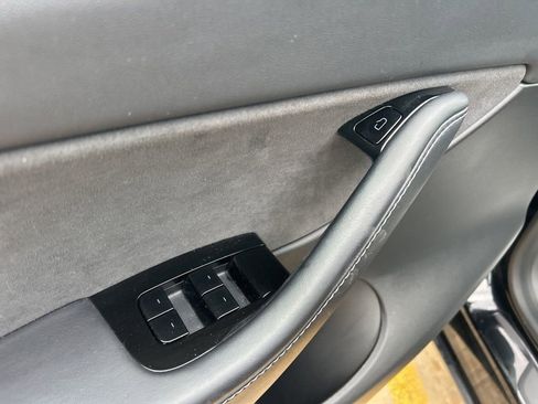 Used 2021 Tesla Model Y Long Range image 19