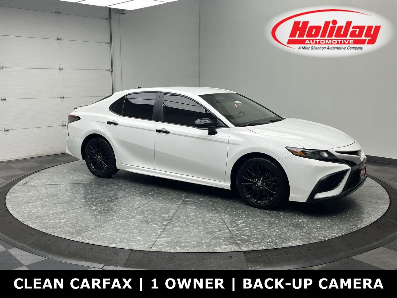 Used 2022 Toyota Camry SE w/ Carpet Mat Package (TMS) FWD image 1