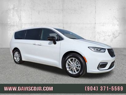 New 2026 Chrysler Pacifica Select