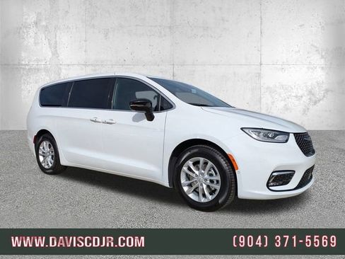 New 2026 Chrysler Pacifica Select image 1