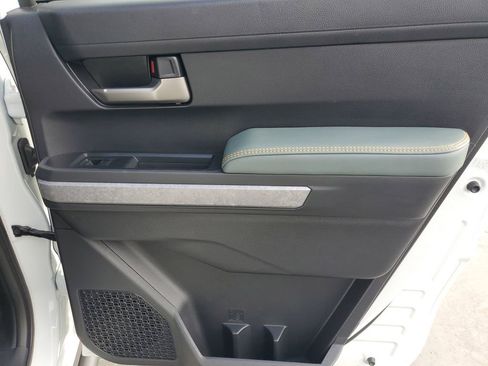 Used 2025 Toyota Tacoma Trailhunter image 37