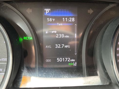 Used 2021 Toyota Camry SE w/ Cold Weather Package FWD image 3