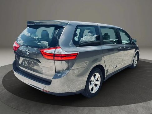 Used 2016 Toyota Sienna L FWD image 5