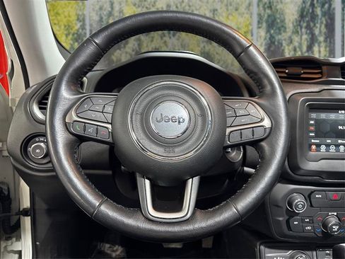 Used 2018 Jeep Renegade Limited image 16