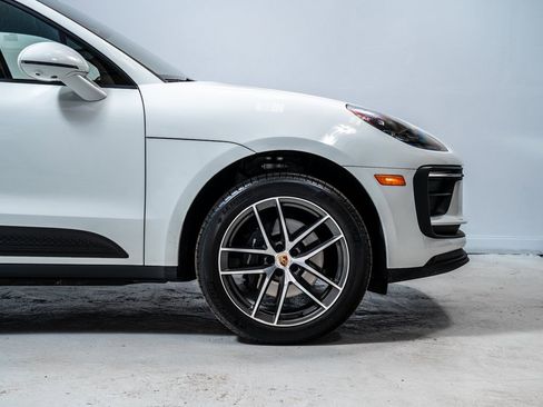 Used 2025 Porsche Macan image 12