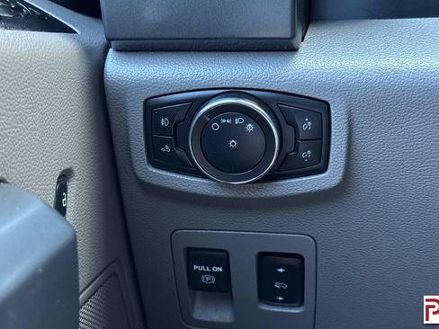 Used 2018 Ford F150 XLT w/ Equipment Group 302A Luxury AWD/4WD image 30