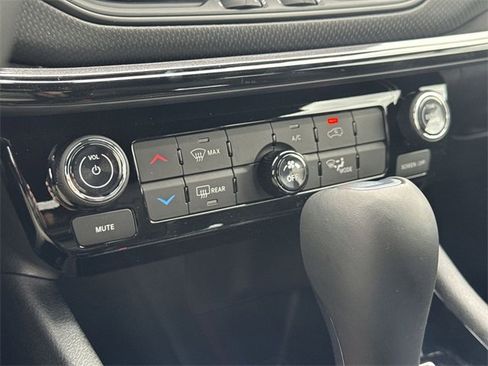 New 2026 Jeep Compass Latitude image 25