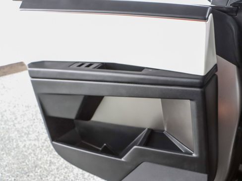 Used 2024 Tesla Cybertruck AWD Crew Cab image 19