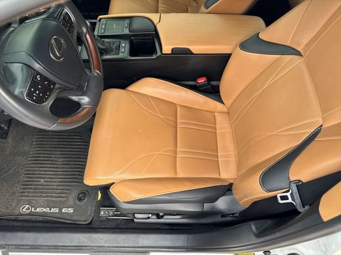 Used 2022 Lexus ES 300h Ultra Luxury w/ Accessory Package 2 FWD image 28