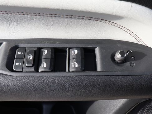 New 2026 Jeep Compass Limited image 10