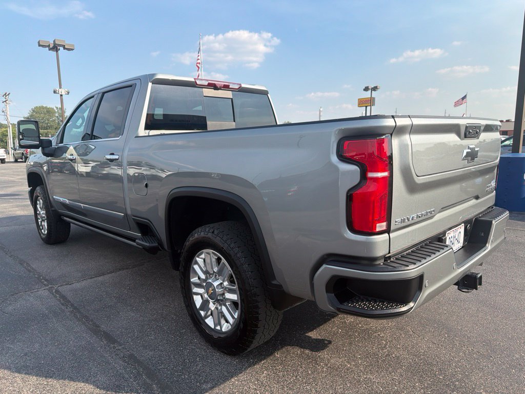 Used 2025 Chevrolet Silverado 2500 High Country w/ Technology Package AWD/4WD image 5