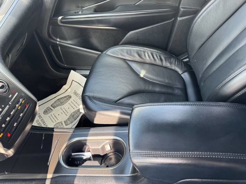 Used 2017 Lincoln MKC Select image 16