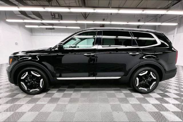 Used 2025 Kia Telluride S AWD/4WD image 13
