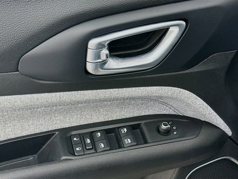 Used 2022 Jeep Compass Latitude w/ Sun and Sound Group FWD image 15