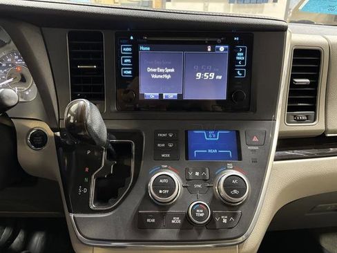 Used 2017 Toyota Sienna XLE w/ XLE Navigation Package image 10