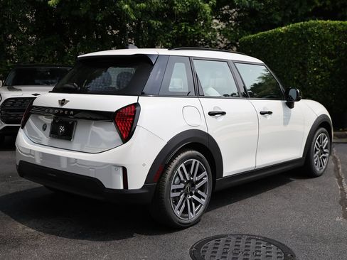 New 2026 MINI Cooper 4-Door Hardtop FWD image 7