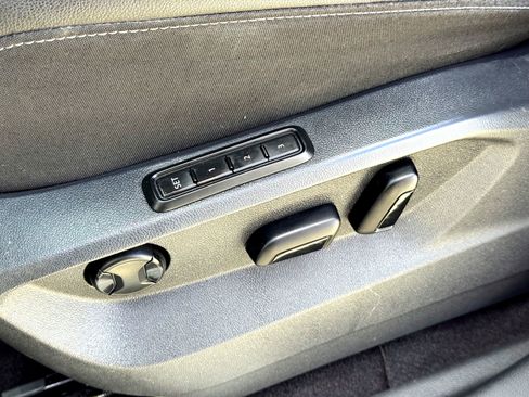 Used 2018 Volkswagen Atlas SEL Premium image 13