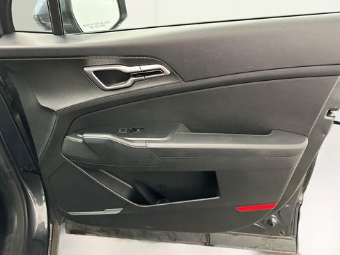 Used 2024 Kia Sportage LX image 32