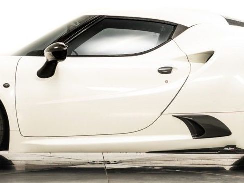 Used 2015 Alfa Romeo 4C Coupe w/ Leather Interior Group image 1