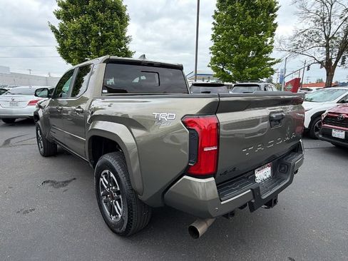 Used 2024 Toyota Tacoma TRD Sport w/ TRD Sport Upgrade Package AWD/4WD image 6