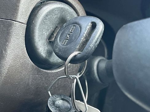 Used 2013 GMC Yukon XL Denali image 23