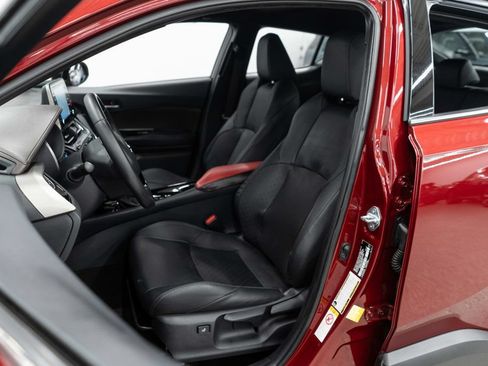 Used 2019 Toyota C-HR Limited FWD image 9