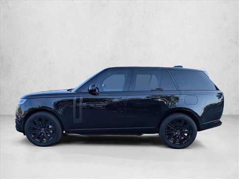 Used 2025 Land Rover Range Rover SE AWD/4WD image 2