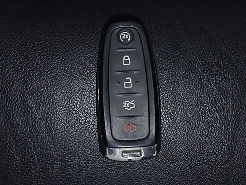 Used 2016 Ford Escape Titanium image 32