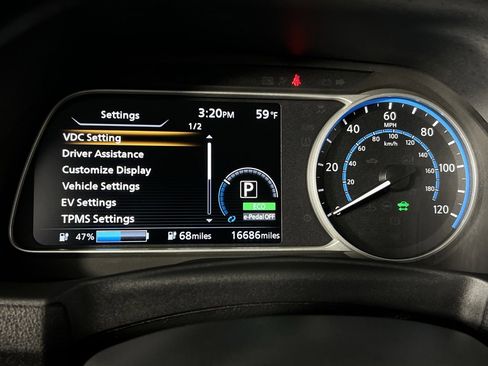 Used 2023 Nissan Leaf S image 17