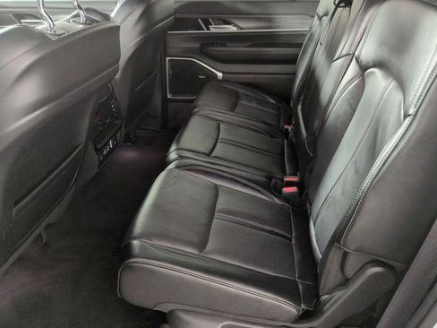 Certified 2024 Jeep Wagoneer L Series III w/ Flexible Seating Group image 25