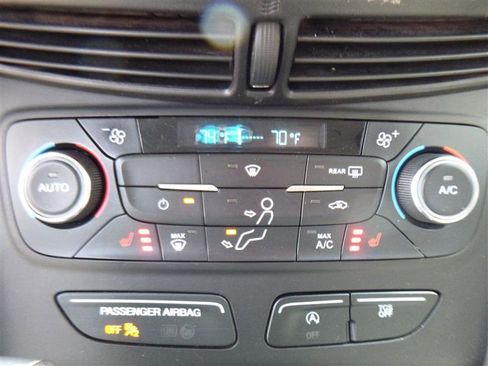 Used 2017 Ford Escape SE w/ SE Cold Weather Package AWD/4WD image 15