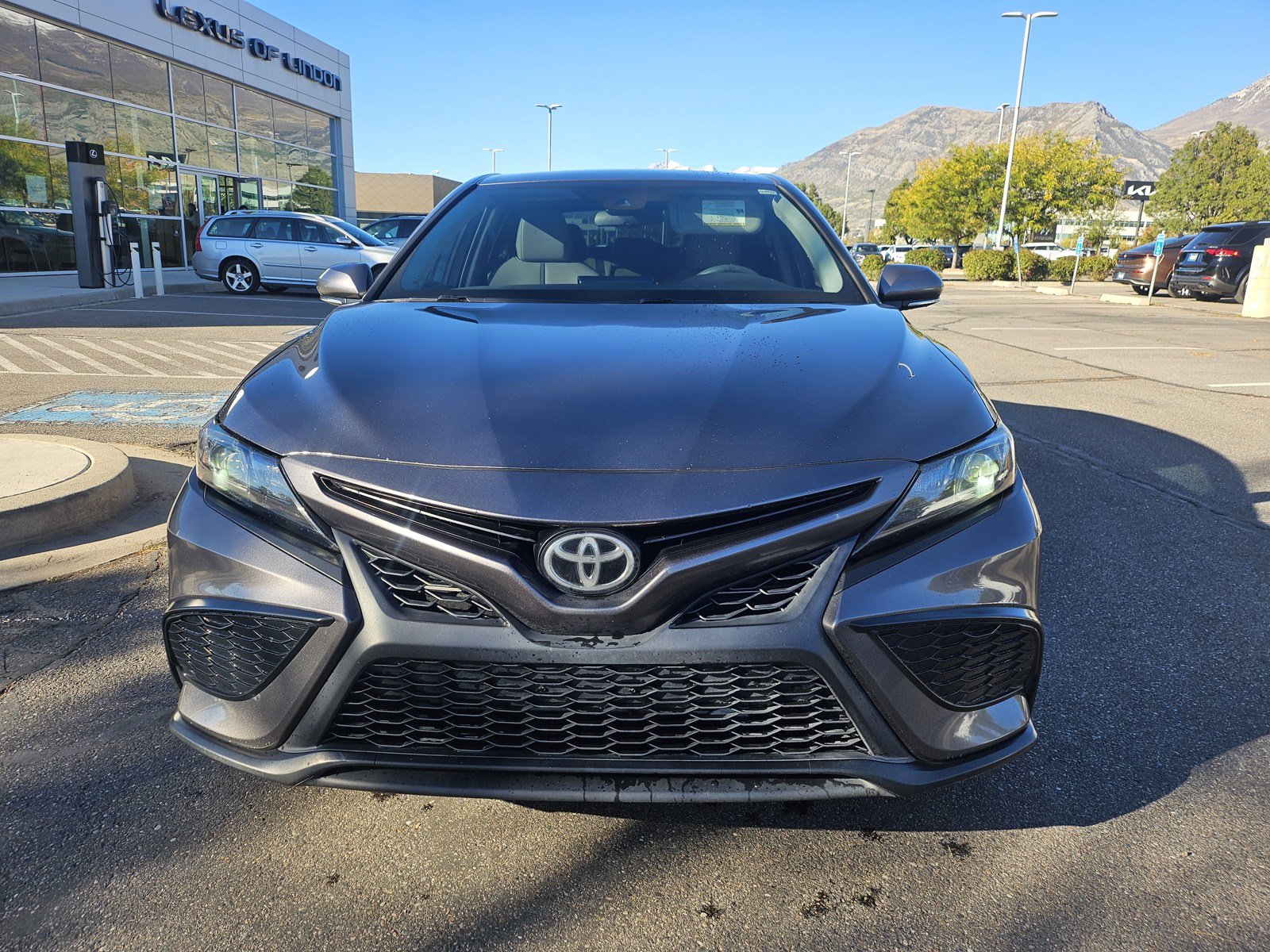 Used 2021 Toyota Camry SE w/ Cold Weather Package AWD/4WD image 2
