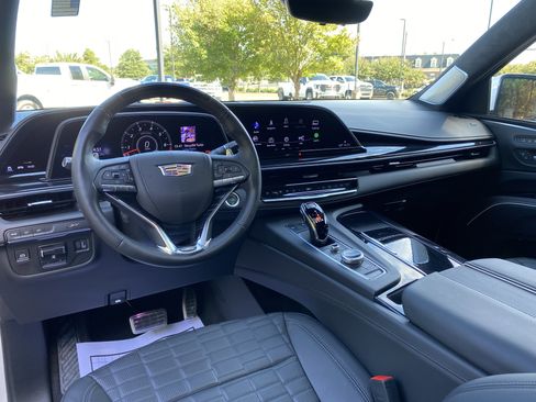 Used 2024 Cadillac Escalade V w/ LPO, ONYX Package image 37