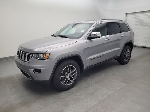 Used 2017 Jeep Grand Cherokee Limited image 2