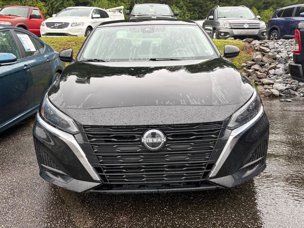 Used 2025 Nissan Altima 2.5 SV AWD/4WD image 2