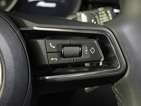 Used 2022 Porsche Macan w/ Premium Package Plus image 24