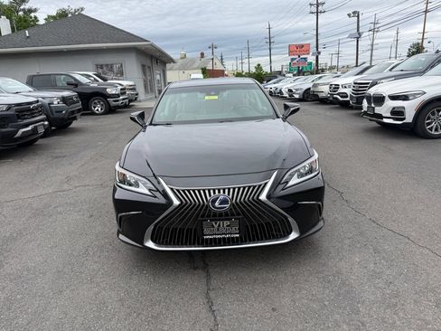 Used 2020 Lexus ES 300h w/ Accessory Package 2 FWD image 3