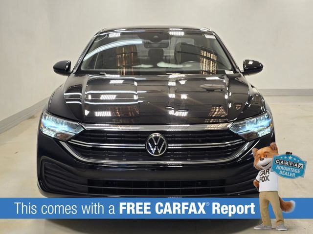Used 2023 Volkswagen Jetta SE FWD image 2
