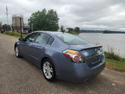 Used 2011 Nissan Altima 3.5 SR w/ 3.5SR Premium Pkg FWD image 3