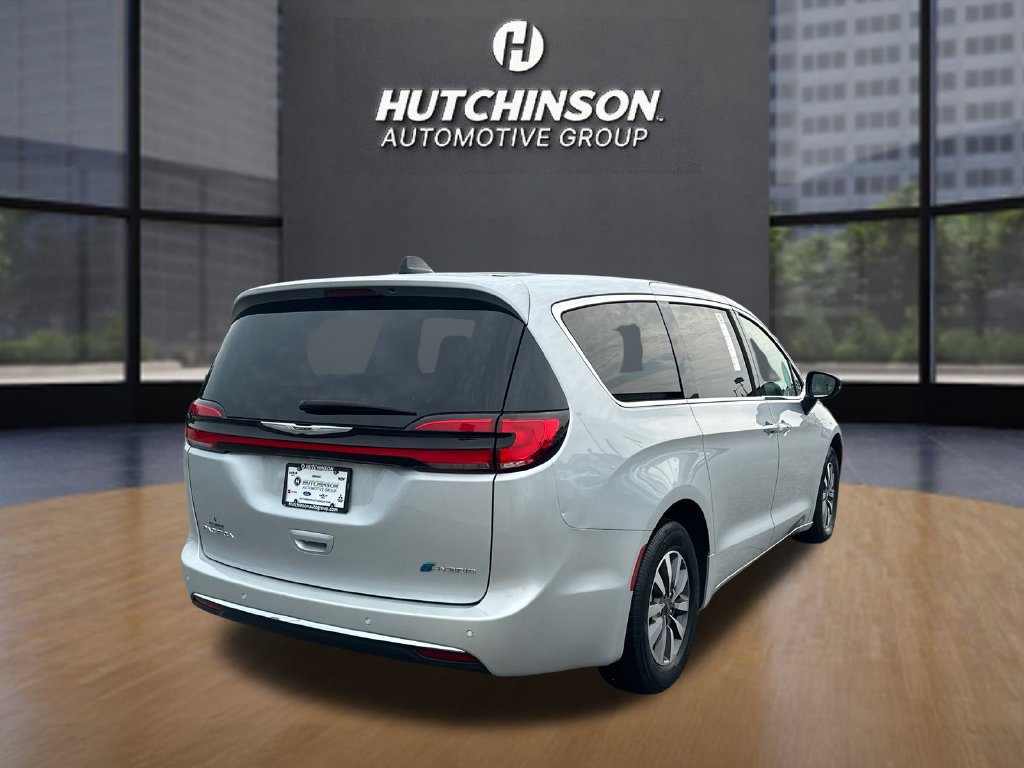 Used 2024 Chrysler Pacifica Limited FWD image 7