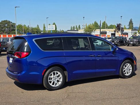 Used 2020 Chrysler Pacifica Touring FWD image 33