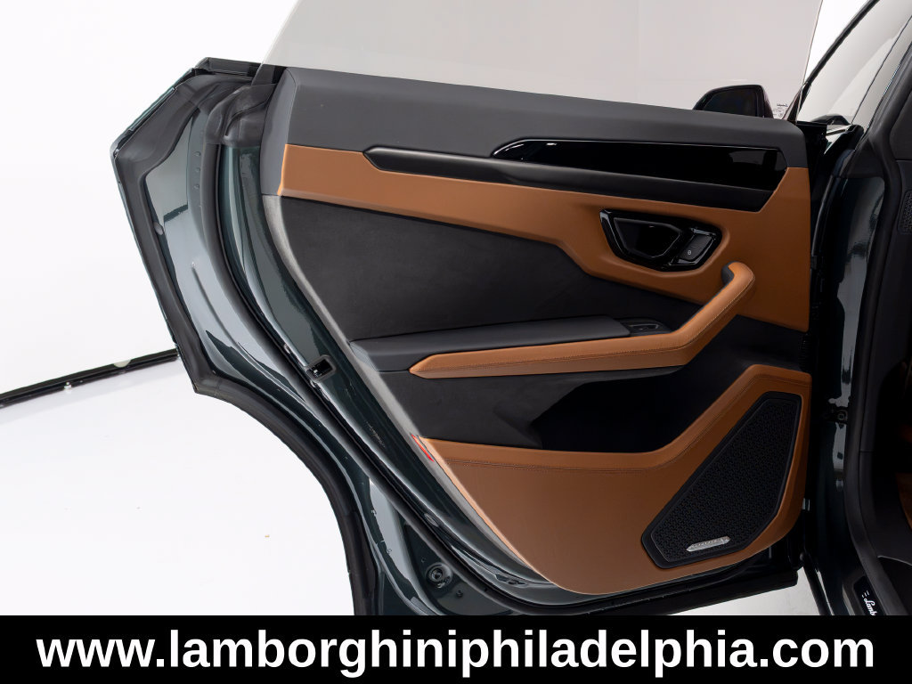 Used 2025 Lamborghini Urus SE AWD/4WD image 12