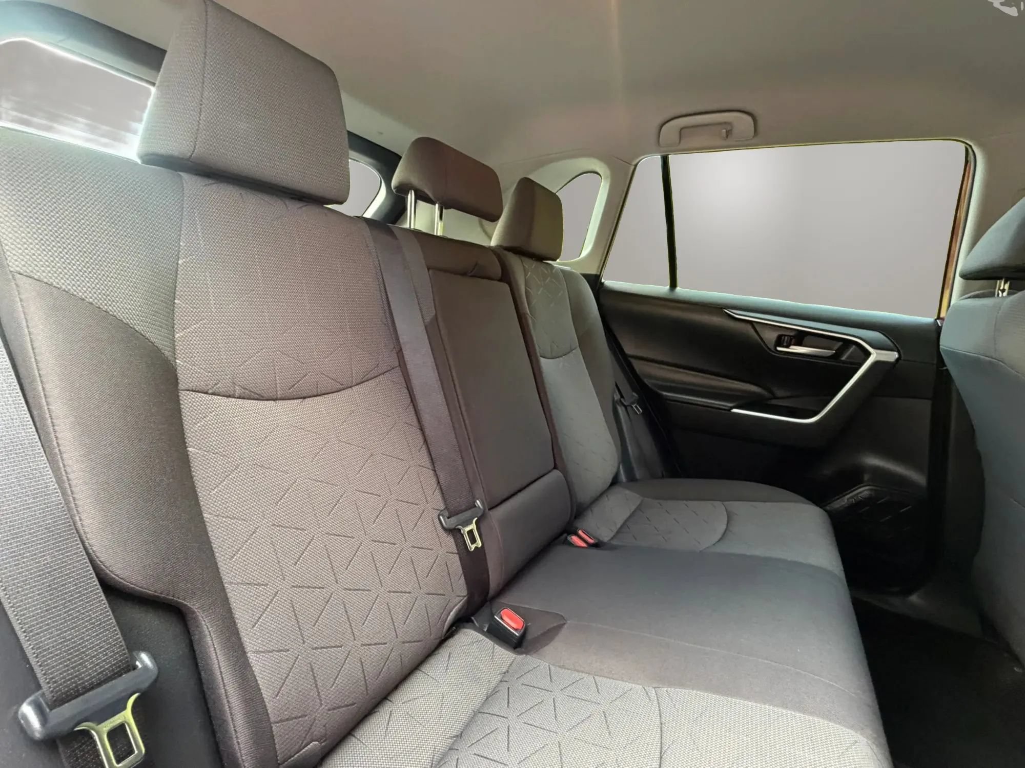 Used 2020 Toyota RAV4 XLE FWD image 21